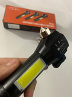 مصباح يدوي LED قابل لإعادة الشحن مع قاطع زجاج مدمج - 300 لومن - Lampe de poche LED rechargeable avec brise-vitre intégré - 300 Lumens