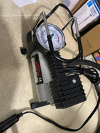 منفاخ هواء للسيارات 12V DC مع وصلات متعددة - Compresseur d'Air et Gonfleur Pneu Voiture 12V DC Allume-Cigare