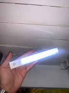 مصباح خزانة بمستشعر حركة قابل لإعادة الشحن ولاسلكي - Lampe de Placard à Détecteur de Mouvement Rechargeable et Sans Fil