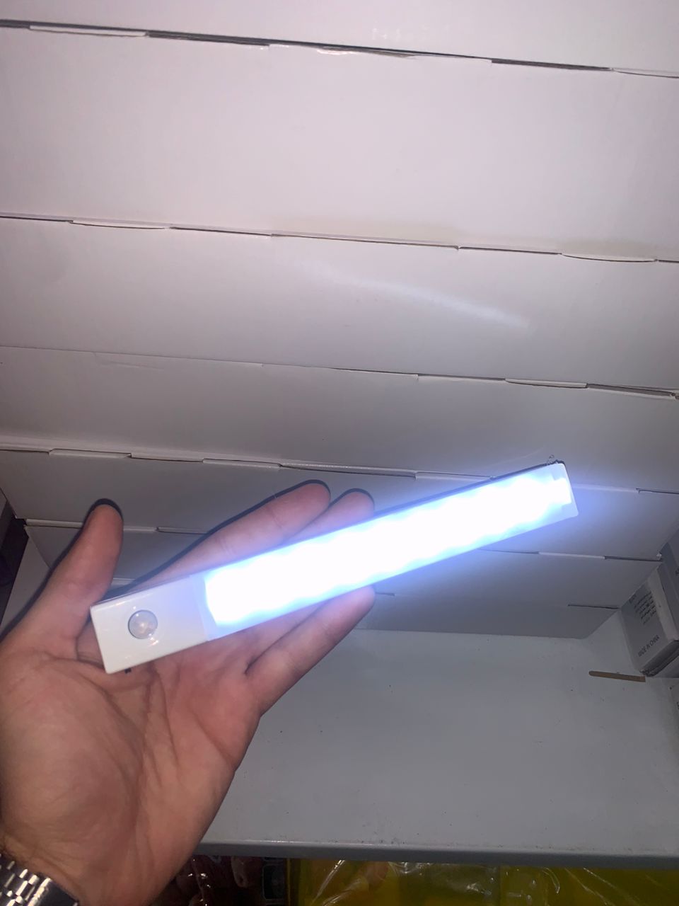 مصباح خزانة بمستشعر حركة قابل لإعادة الشحن ولاسلكي - Lampe de Placard à Détecteur de Mouvement Rechargeable et Sans Fil