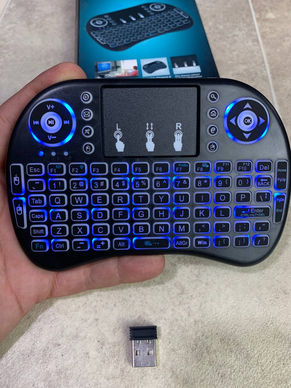 لوحة مفاتيح لاسلكية مع لوحة لمس، إضاءة خلفية ثلاثية الألوان، تحكم USB متعدد الوسائط - Clavier Sans Fil avec Pavé Tactile, Rétroéclairage Tricolore, Contrôle Multimédia USB