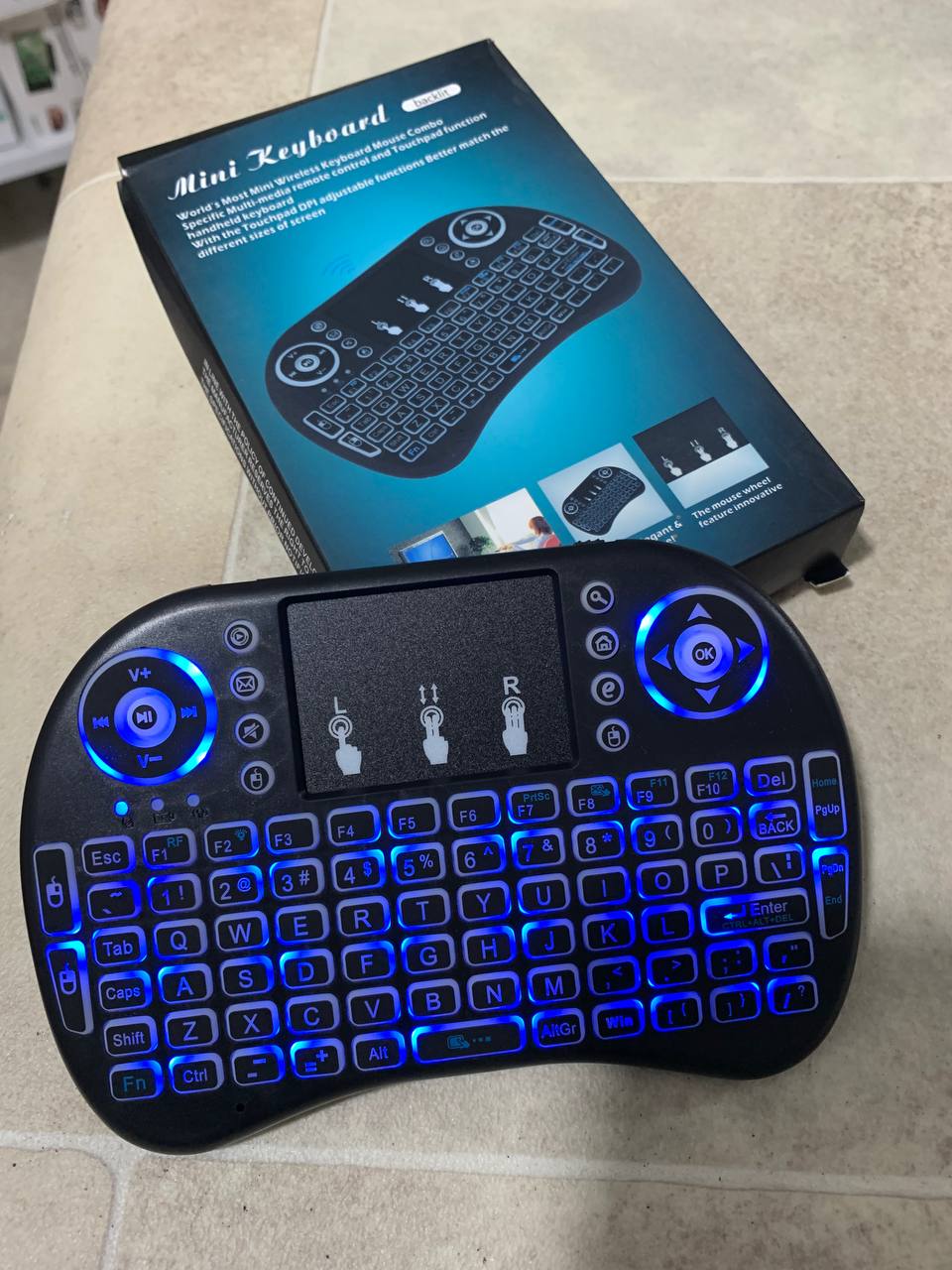 لوحة مفاتيح لاسلكية مع لوحة لمس، إضاءة خلفية ثلاثية الألوان، تحكم USB متعدد الوسائط - Clavier Sans Fil avec Pavé Tactile, Rétroéclairage Tricolore, Contrôle Multimédia USB