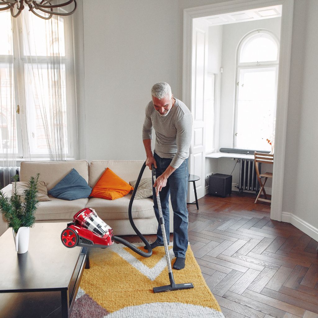 RAYLAN Aspirateur - 1600 Watts - Réservoir 4 Litres Moteur en aluminium avec contrôle de vitesse