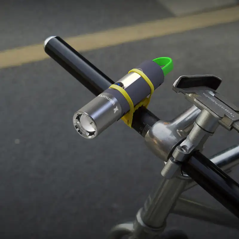 Lampe de poche LED zoomable 4 modes, Rechargeables 1800mAh