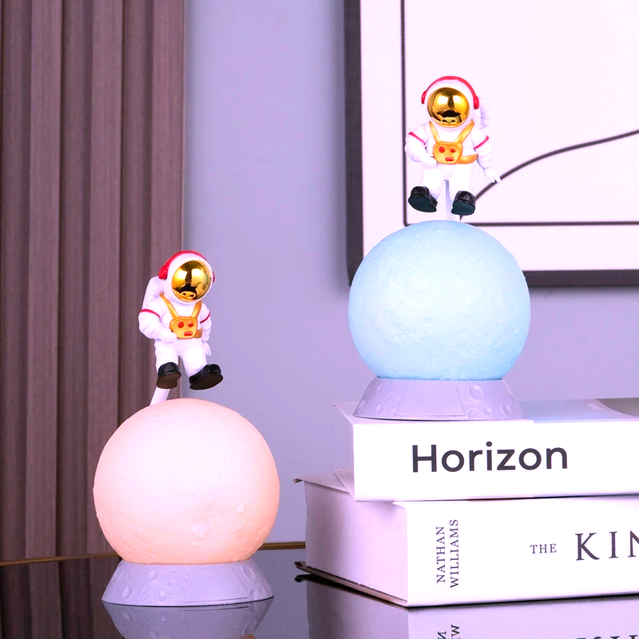 مصباح ليلي LED ثلاثي الأبعاد على شكل رائد فضاء قابل لإعادة الشحن USB - Veilleuse LED 3D Décorative Astronaute Rechargeable USB