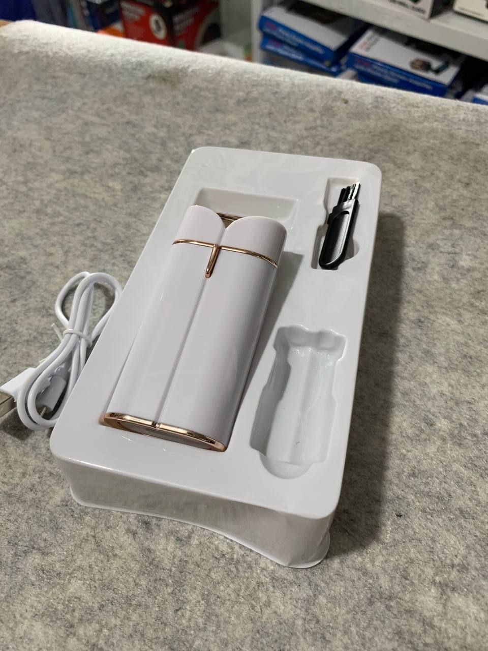 ماكينة حلاقة كهربائية للوجه بدون ألم مع ضوء LED - Rasoir Électrique Visage Indolore avec Lumière LED