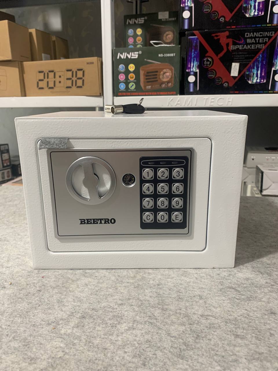 خزنة إلكترونية مع رمز أمان قابل للبرمجة - Coffre Fort Électronique avec Code de Sécurité Programmable