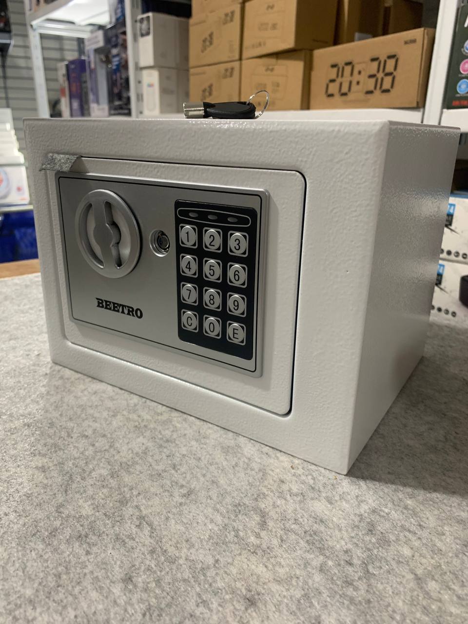 خزنة إلكترونية مع رمز أمان قابل للبرمجة - Coffre Fort Électronique avec Code de Sécurité Programmable