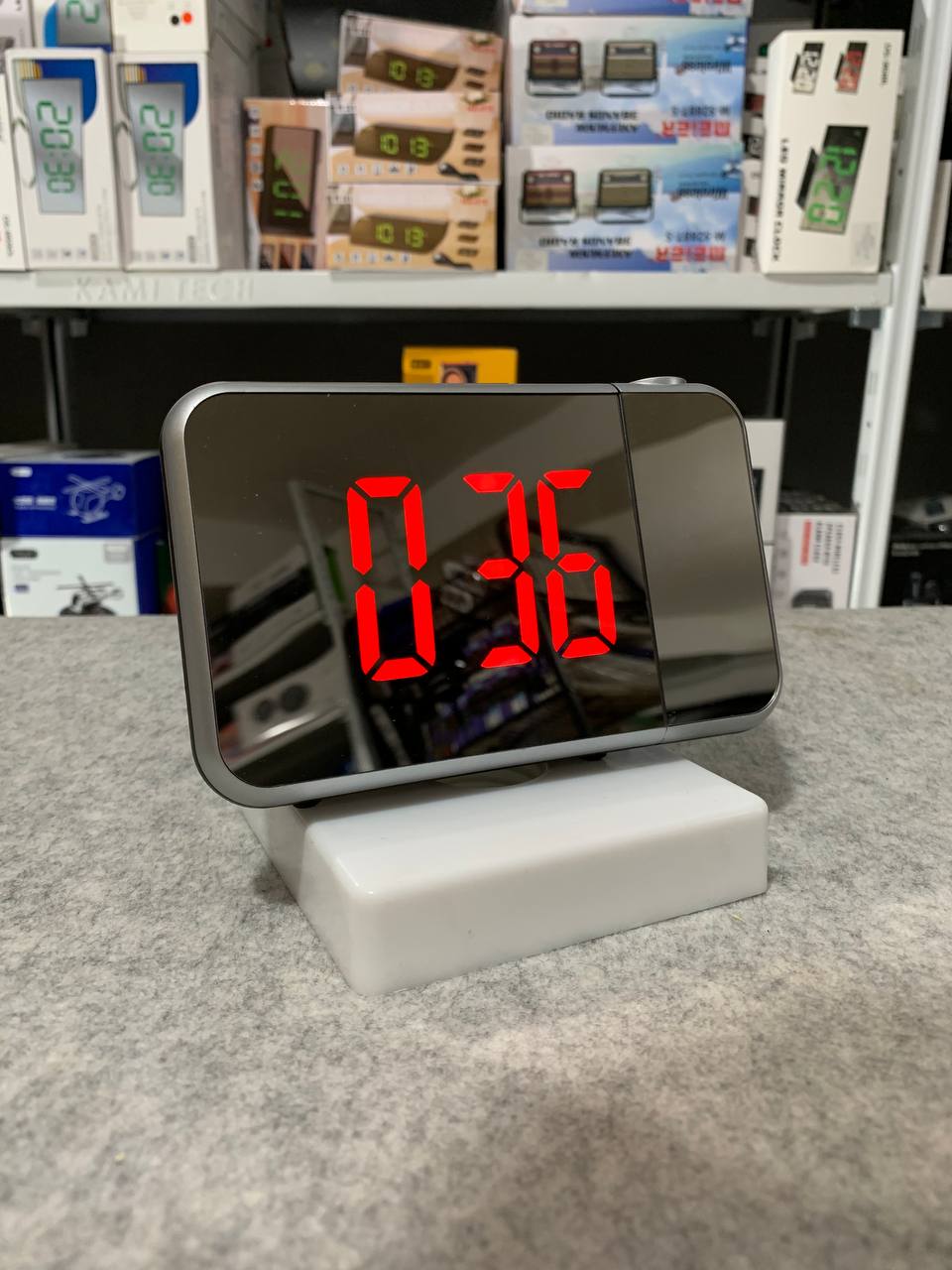 منبه رقمي ذكي Quickdz Shop مع بروجيكتور 180°، عرض حرارة، USB وغفوة DS-8590L - Réveil Numérique Intelligent Quickdz Shop avec Projecteur 180°, Température, USB & Snooze DS-8590L