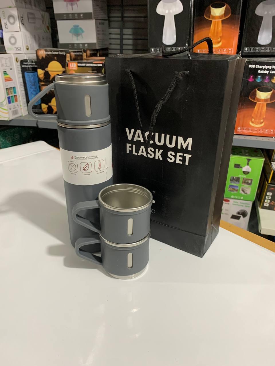 طقم ترمس حراري 500 مل مع 3 أكواب ستانلس ستيل - Ensemble Thermos 500ml avec 3 Tasses Thermiques en Acier Inoxydable