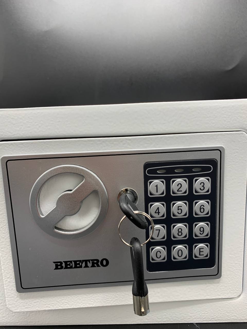 خزنة إلكترونية مع رمز أمان قابل للبرمجة - Coffre Fort Électronique avec Code de Sécurité Programmable