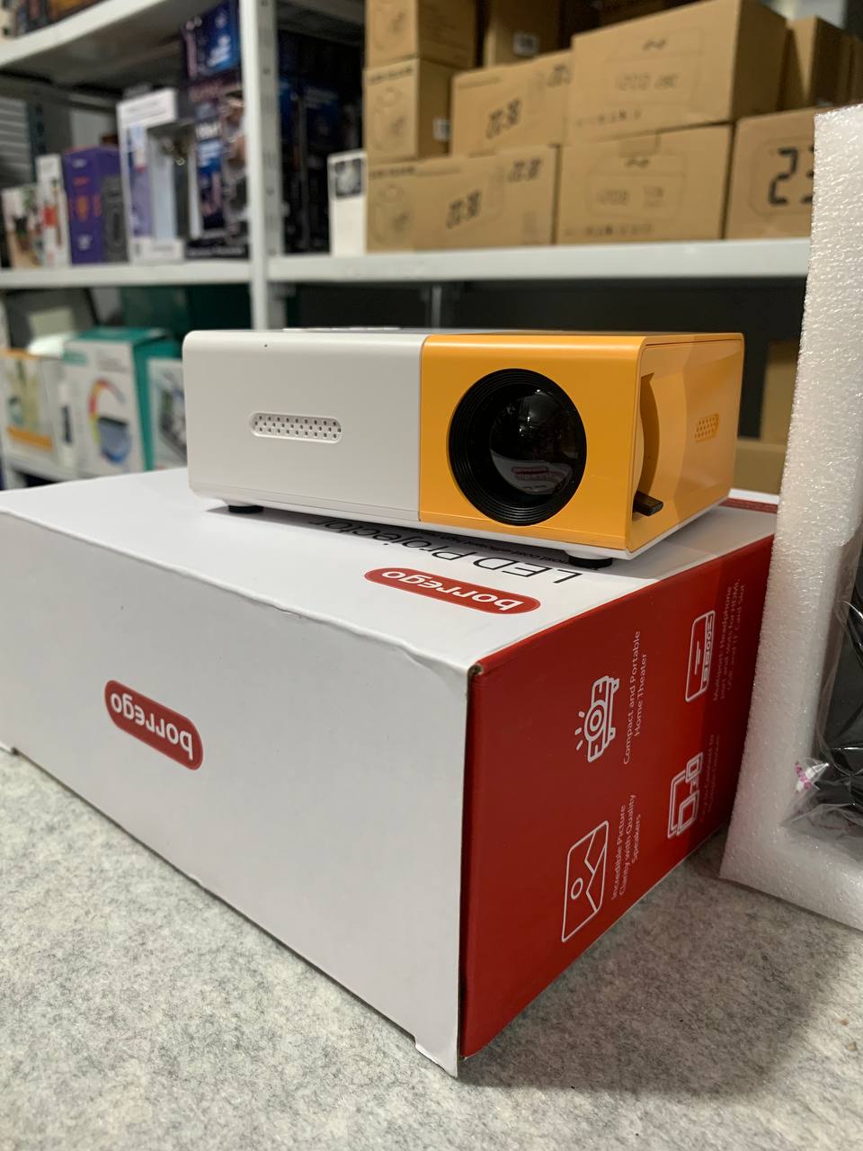 بروجيكتور منزلي Borrego YG300 1080P Full HD محمول - Projecteur Home Cinéma Borrego YG300 Full HD 1080P Portable